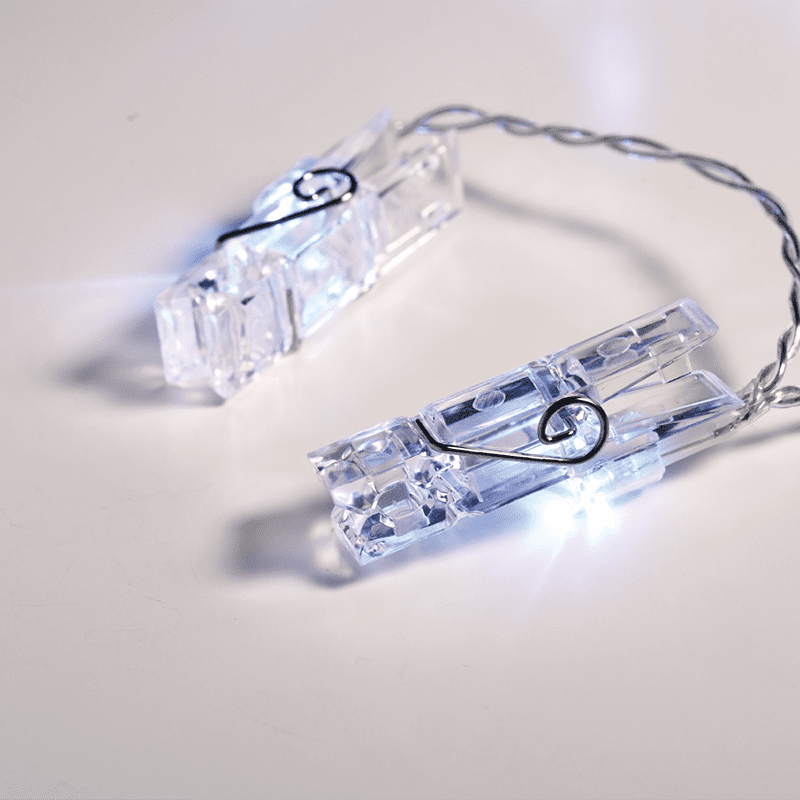 ^ "PLASTIC CLIPS" 20 LED ΛΑΜΠΑΚ ΣΕΙΡΑ ΜΠΑΤΑΡ.(3xAA) ΨΥΧΡΟ ΛΕΥΚΟ IP20 285+30cm ΔΙΑΦΑΝ ΚΑΛΩΔ ΤΡΟΦΟΔ