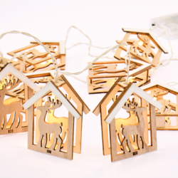 ^ "WOODEN HOUSE REINDEER HEAD"