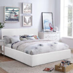 Κρεβάτι επενδεδυμένο με δερματίνη