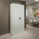 Ντουλάπα Zogi pakoworld μέταλλο με χώρισμα σε απόχρωση ανοιχτό γκρι 90x45x180εκ - Image 2