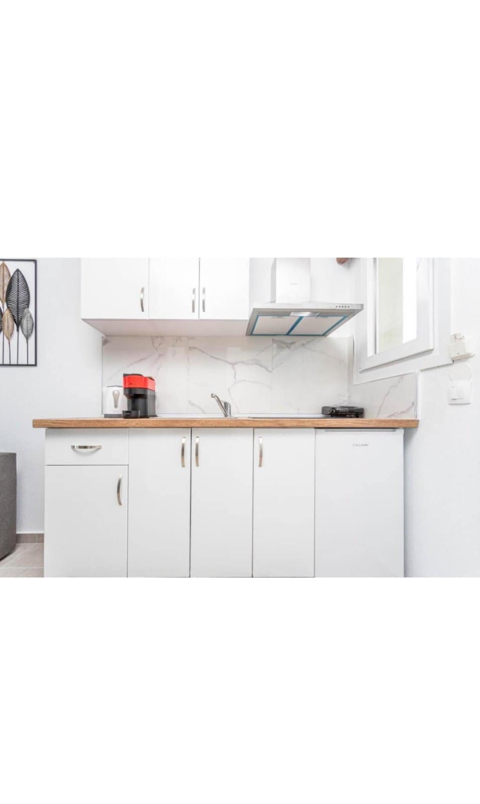 476221504_573228272377895_4591959150568979733_n White & Beige Elegance