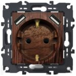 PRIME ΠΡΙΖΑ ΣΟΥΚΟ ΑΣΦΑΛΕΙΑΣ ΧΡΩΜΑ ΞΥΛΟΥ 2P+E 16A 250VAC & 2 USB 5VDC 3.1A IP20