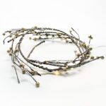 ΛΑΜΠΑΚΙΑ ΔΙΑΚΟΣΜΗΤΙΚΑ ΣΧΕΔΙΟ ΧΡΙΣΤΟΥΓΕΝΝΙΑΤΙΚΟ ΣΤΕΦΑΝΙ ΜΕ ΠΕΡΛΕΣ 30 MINI LED ΘΕΡΜΟ ΛΕΥΚΟ ΚΑΛΩΔΙΟ ΧΑΛΚΟΥ ΚΑΙ ΜΠΑΤΑΡΙΑ 3xAA IP20 1200mm